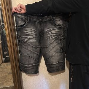 Black sand utility denim shorts. Black and gray with textured leg and 4 pockets